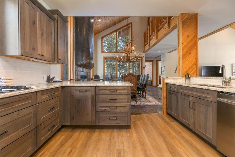 Grand Antler Lodge: Spacious Updated Sleeps 16 - image 28