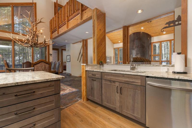 Grand Antler Lodge: Spacious Updated Sleeps 16 - image 21