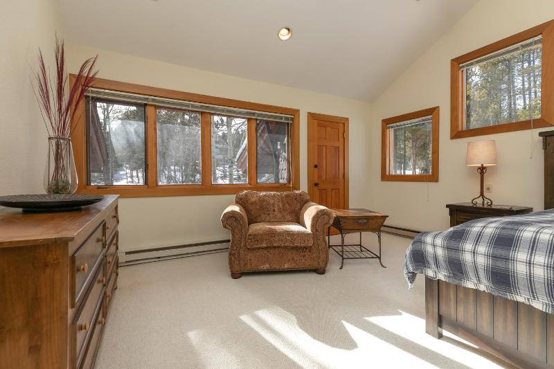 Grand Antler Lodge: Spacious Updated Sleeps 16 - image 15