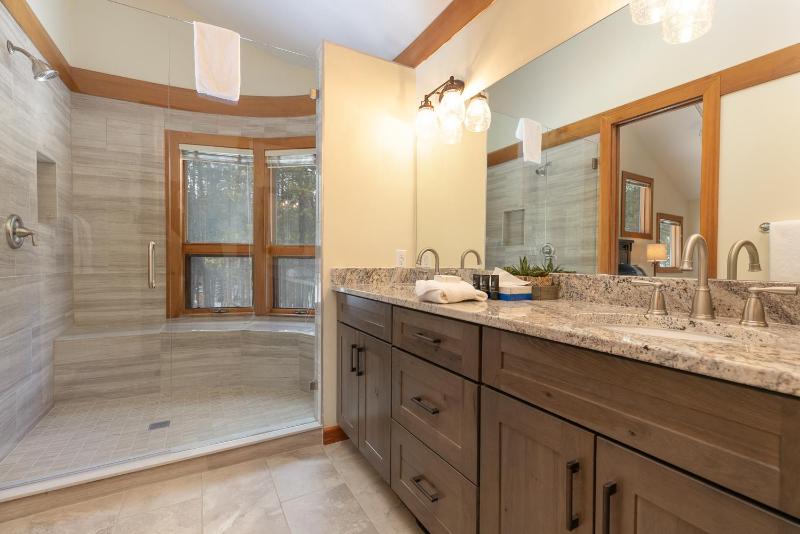 Grand Antler Lodge: Spacious Updated Sleeps 16 - image 33