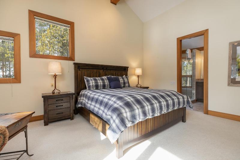 Grand Antler Lodge: Spacious Updated Sleeps 16 - image 3