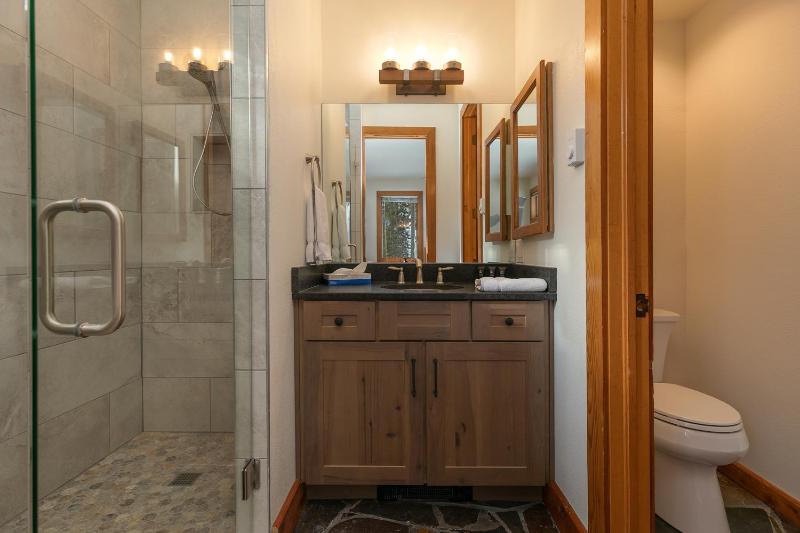 Grand Antler Lodge: Spacious Updated Sleeps 16 - image 24