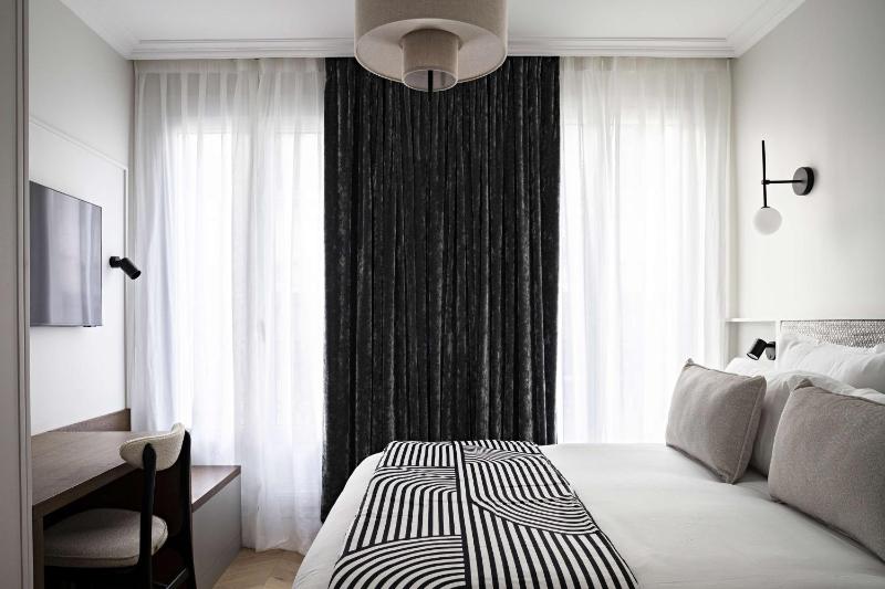 Premium Queen Room with Balcony - Non-Smoking image 1