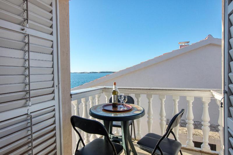 One-Bedroom Apartment with Terrace and Sea View image 3