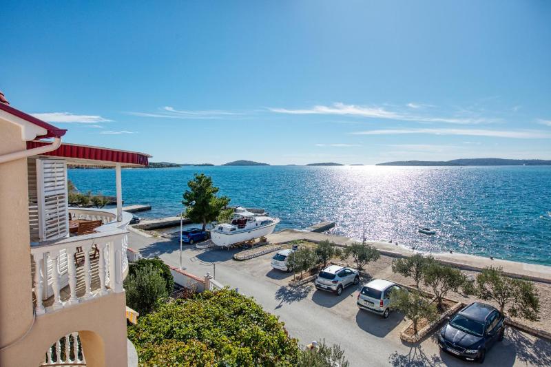 One-Bedroom Apartment with Terrace and Sea View image 3