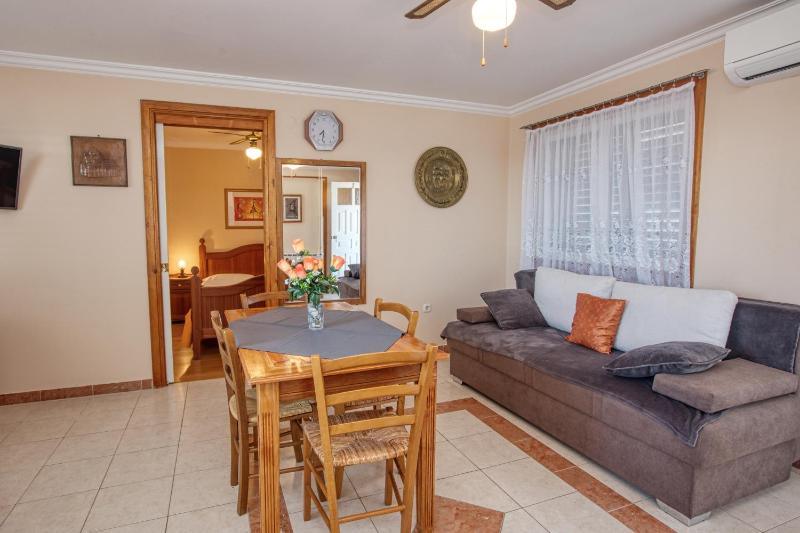 One-Bedroom Apartment with Terrace and Sea View image 4