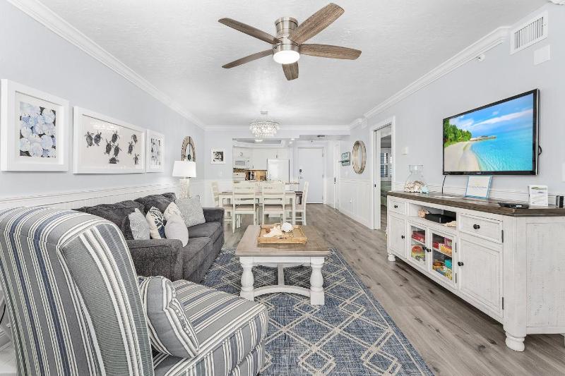 Beach Villas 405 Beachfront Bliss- Gulf Views Pool Sleeps 6! - image 15