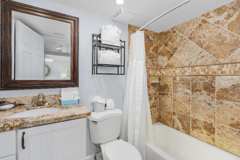 Beach Villas 405 Beachfront Bliss- Gulf Views Pool Sleeps 6! - image 12