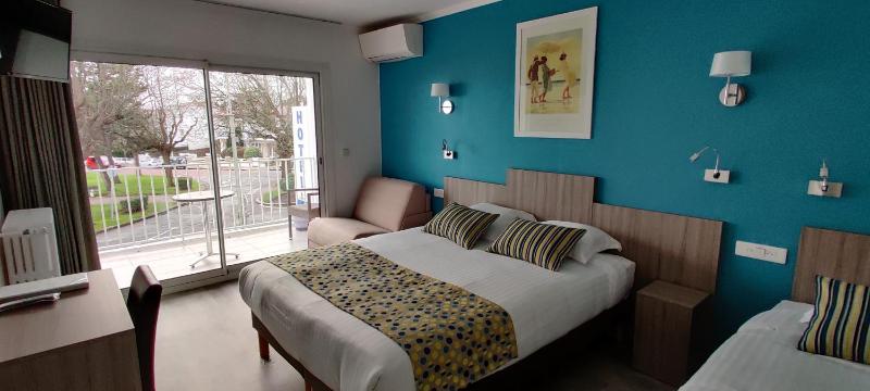 Triple Room with Sea View image 1