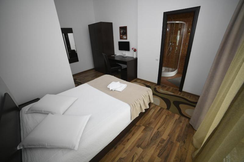 Double Room with Balcony image 3