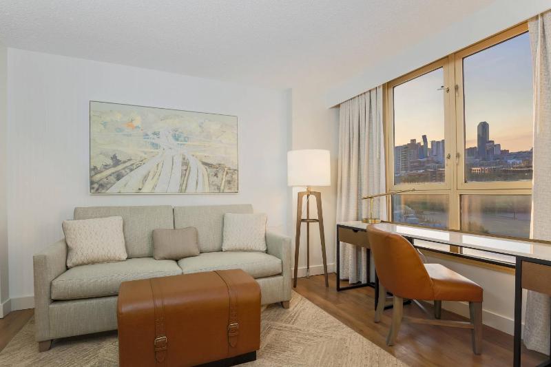 1 King & sofa bed, Club level, Suite, City view, Balcony image 4