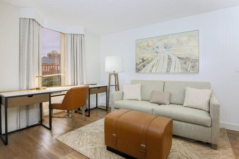1 King & sofa bed, Club level, Suite, Balcony image 3