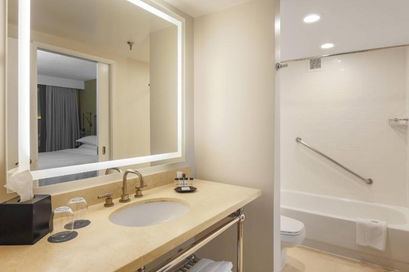 Sheraton Suites Market Center Dallas - image 28