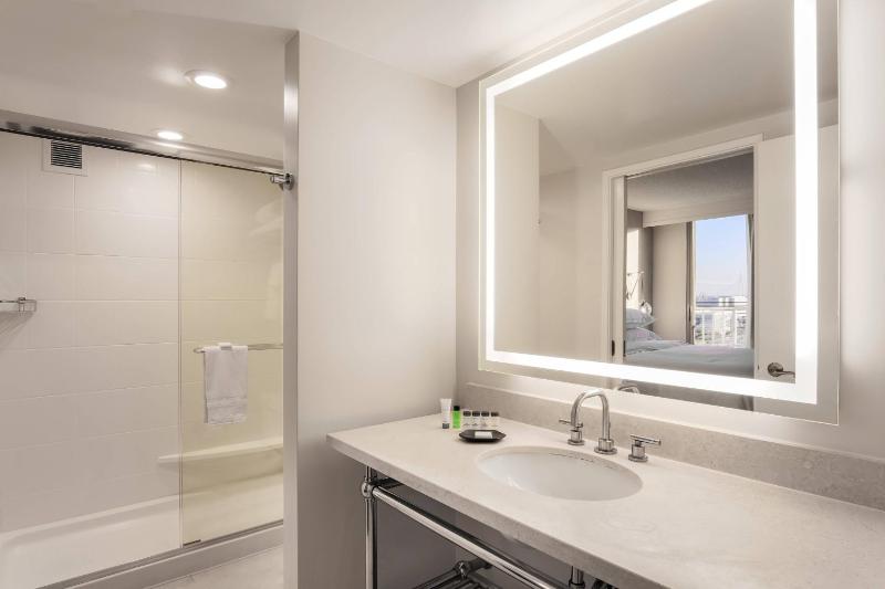 1 King & sofa bed, Club level, Suite, Balcony image 2