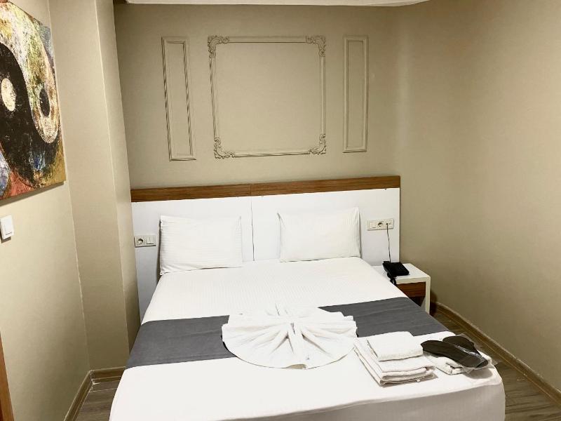 Deluxe Double Room image 4