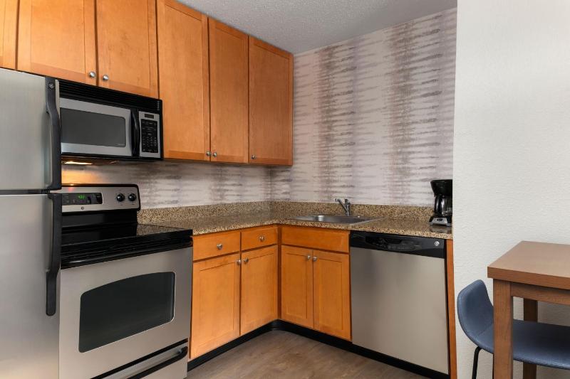 One-Bedroom Suite image 3