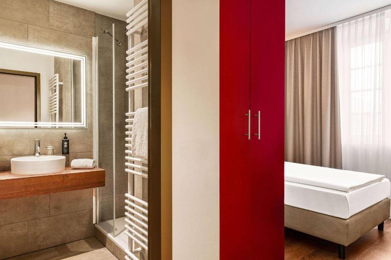 Comfort Single Room image 3