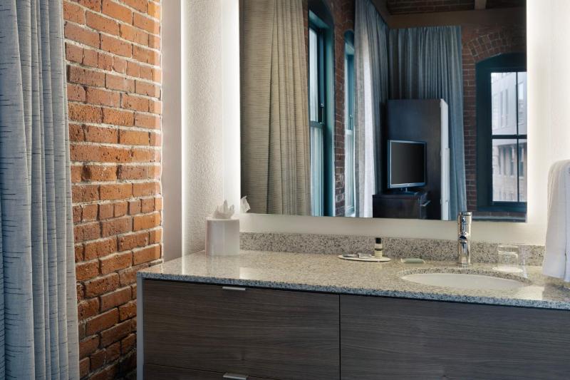 Residence Inn by Marriott Boston Downtown/Seaport - image 7