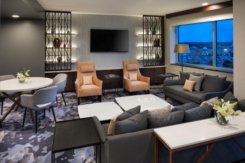 Club, Club lounge access, Guest room, 1 King image 3
