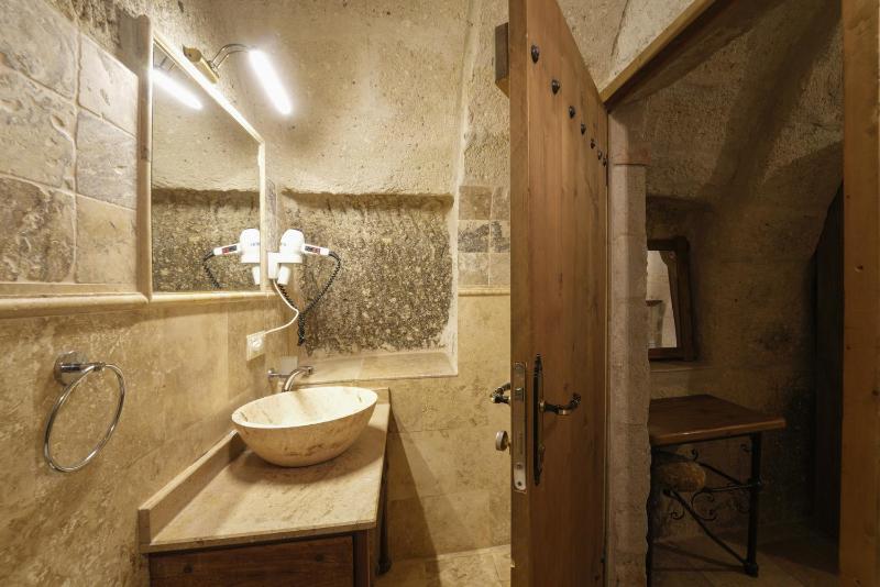 Deluxe Room image 3