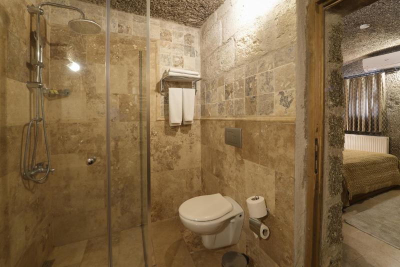 Standard Double Room image 3