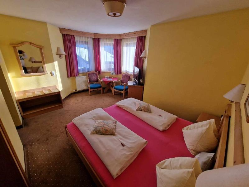 Double Room image 3