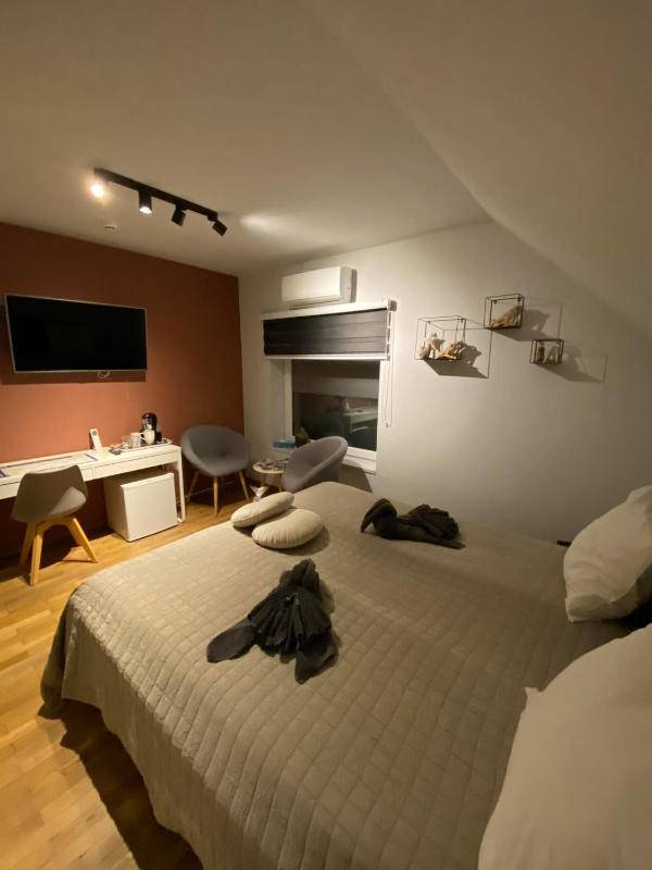 Budget Double Room image 2
