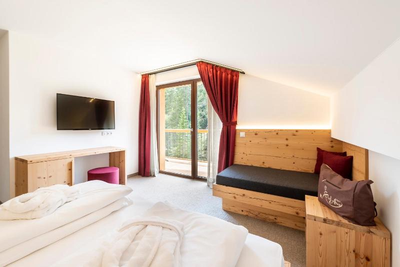Deluxe Room image 4