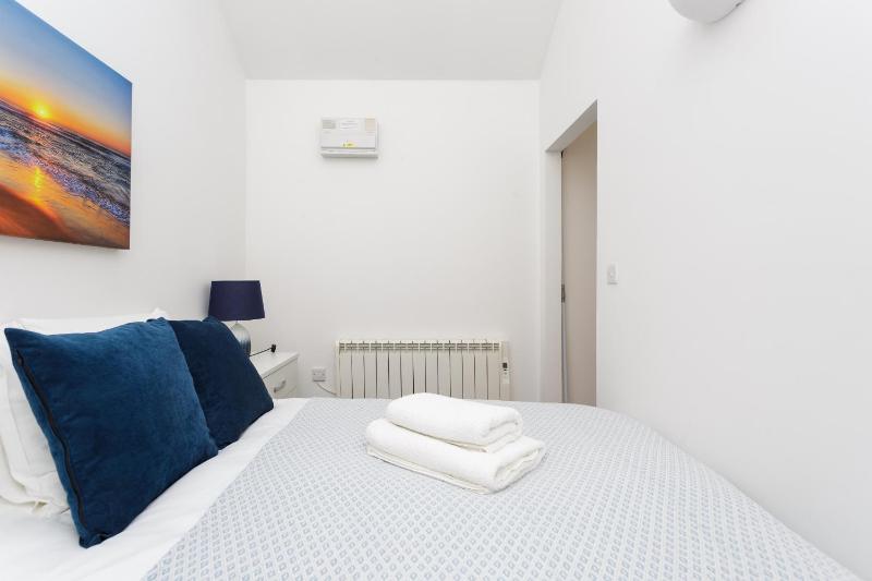 Stylish Self-Contained Annex near City Centre - image 1