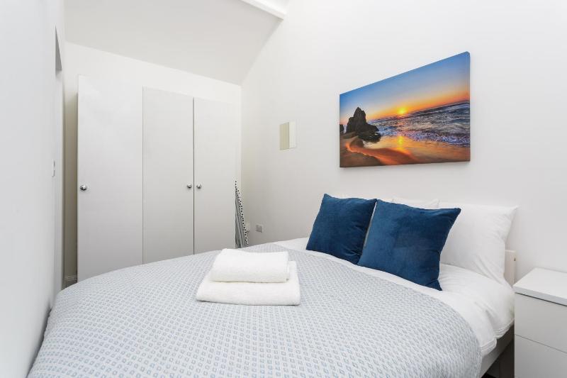 Stylish Self-Contained Annex near City Centre - image 4