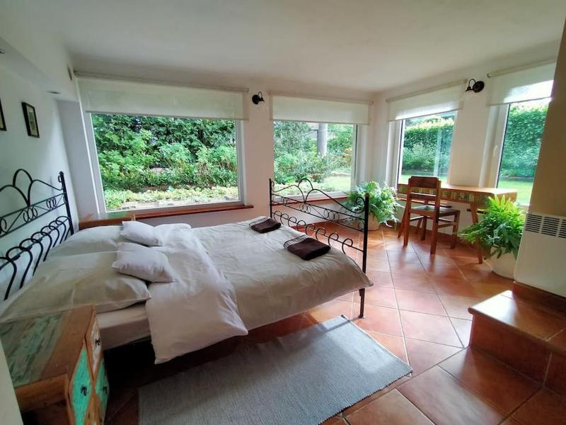 Spacious apartment in green district. Images