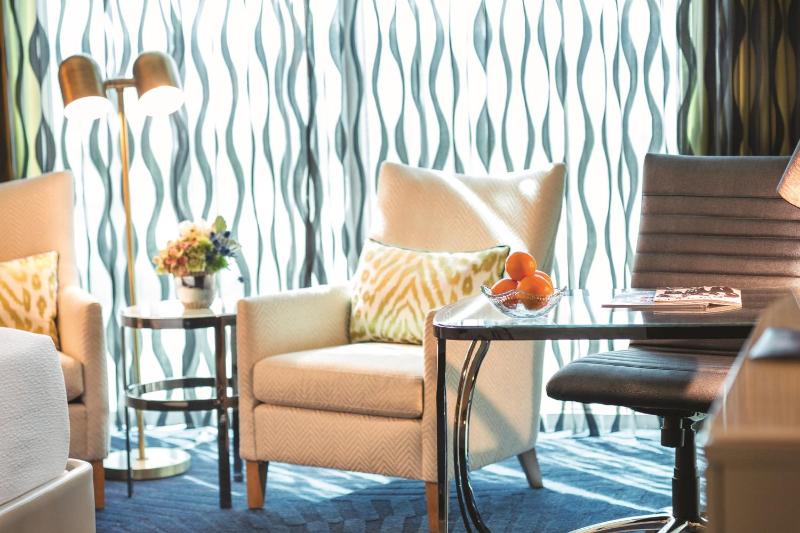 Resort King Room image 3