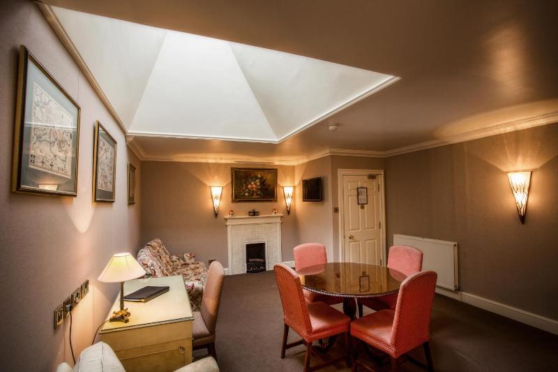 Superior Family Room image 2