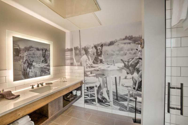 Junior Suite with Balcony image 2