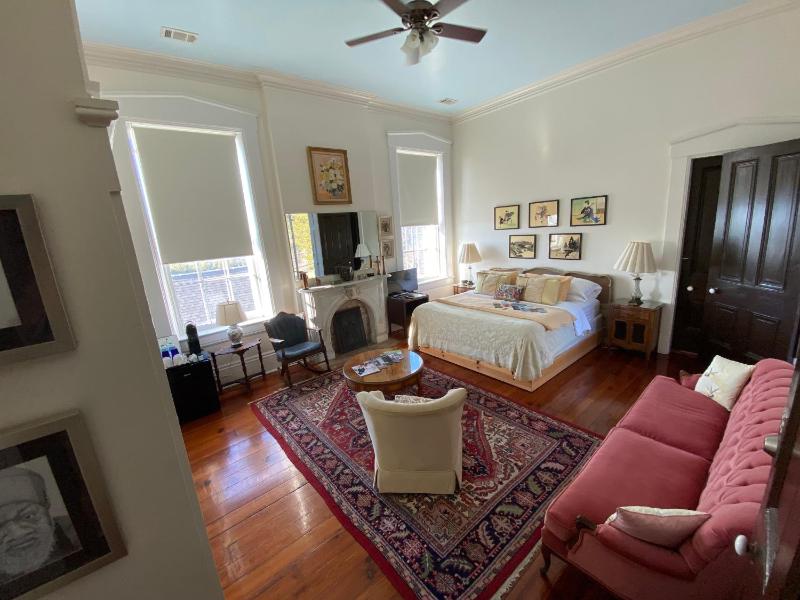 Deluxe King Room image 1