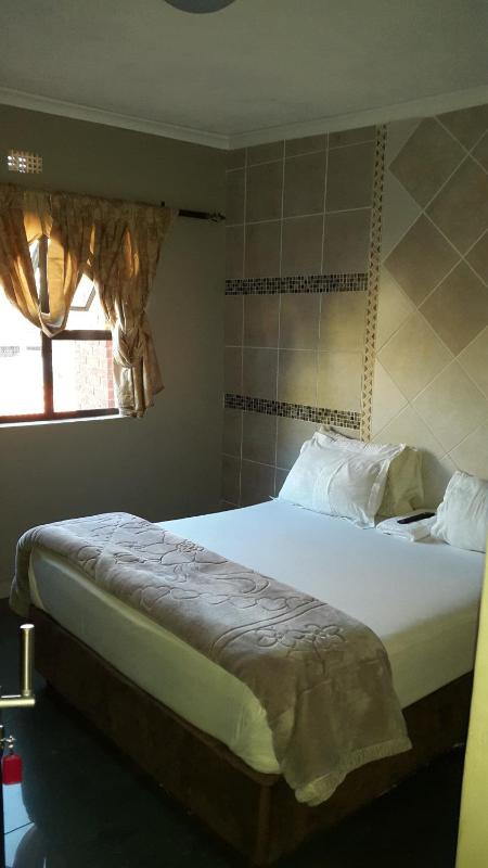 Legacy Guest Lodge - image 6