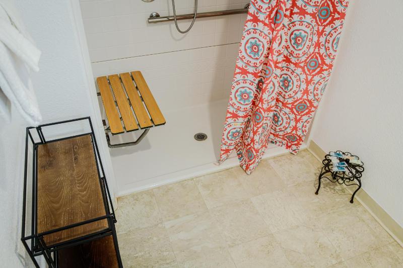 Triple Room with Pool View image 3