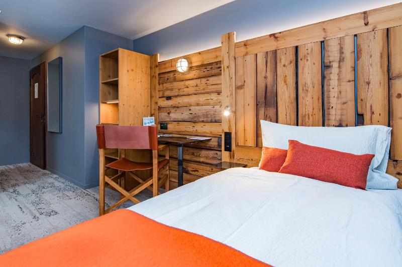 BaseCamp Hotel - image 6