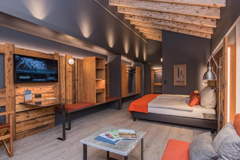 BaseCamp Hotel - image 12