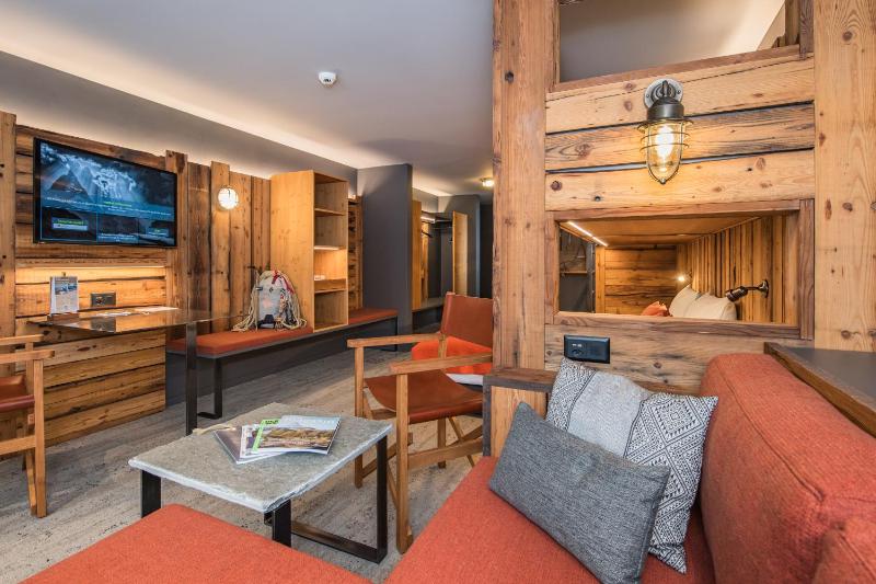 BaseCamp Hotel - image 11