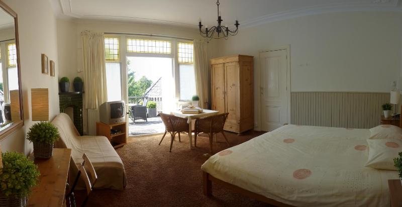 Large Double Room with Balcony image 1