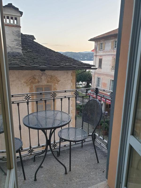 Twin Room with Lake View image 2