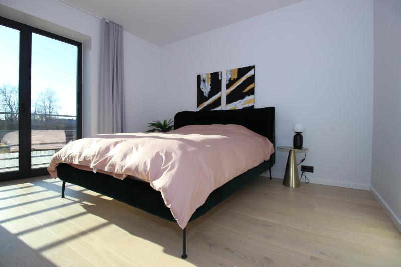 Brand New Apartments with Balcony and Free Parking - image 9