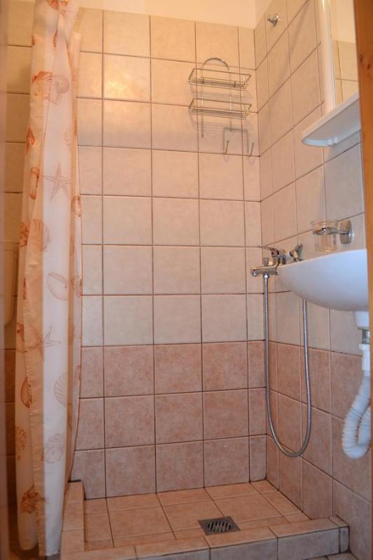 Twin Room image 3
