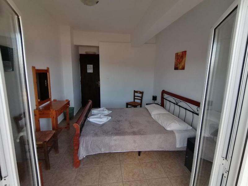 Budget Double Room with Sea View image 4