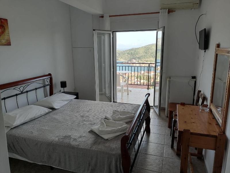 Budget Double Room with Sea View image 3