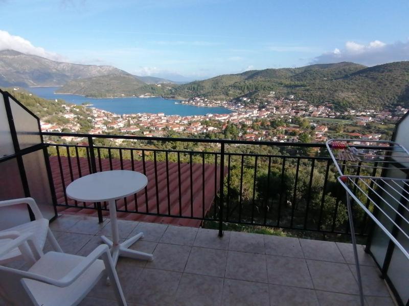 Budget Double Room with Sea View image 2