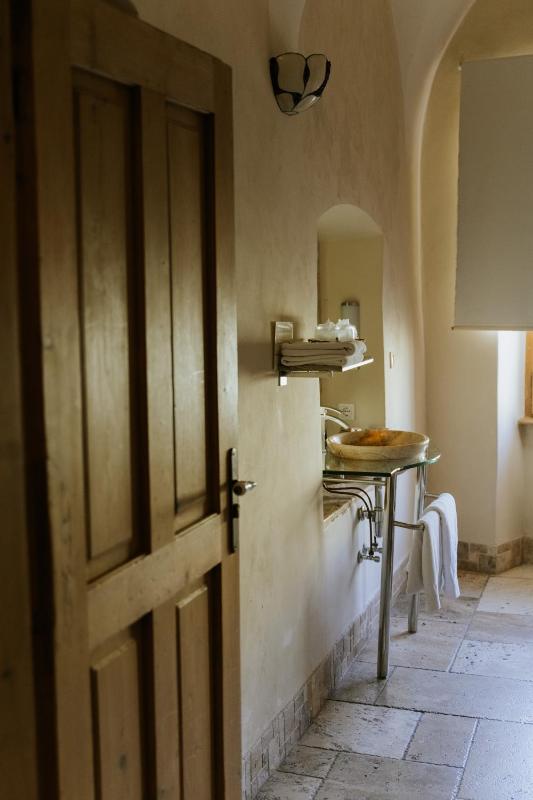 Deluxe Double or Twin Room image 4