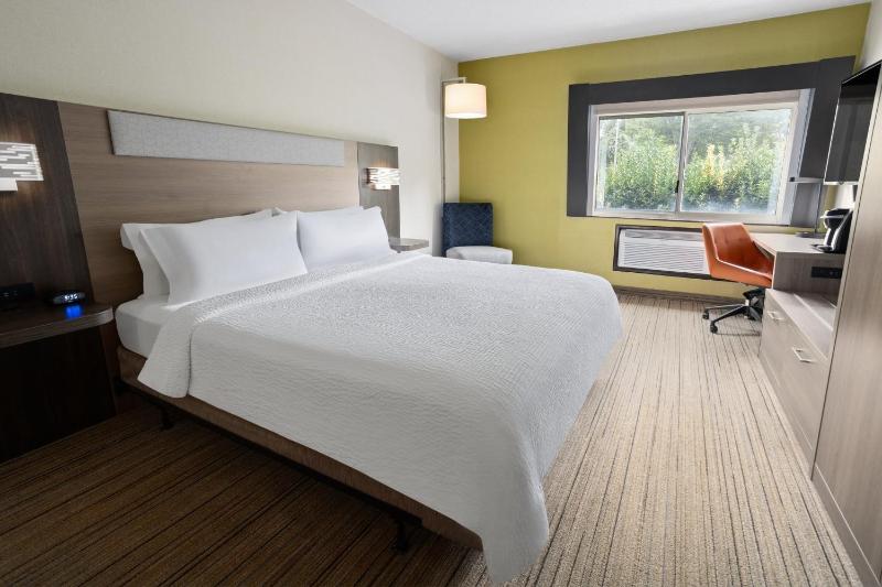 Standard King Room image 1