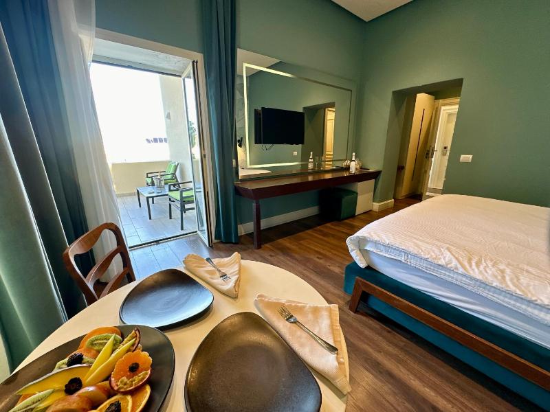 King Room with Sea View image 4